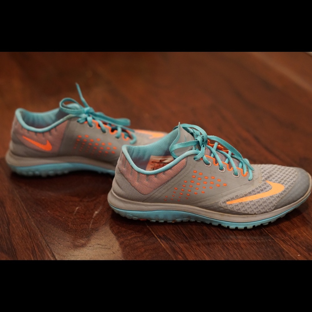 Nike woman running shoes